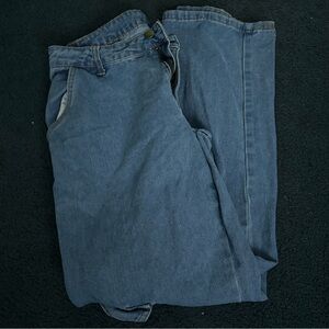 Blue jeans with pockets